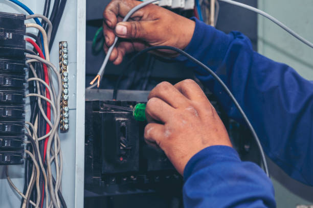 Best Commercial Electrician Services  in Independence, IA