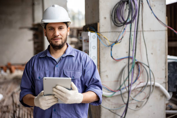 Best Licensed Electrician  in Independence, IA