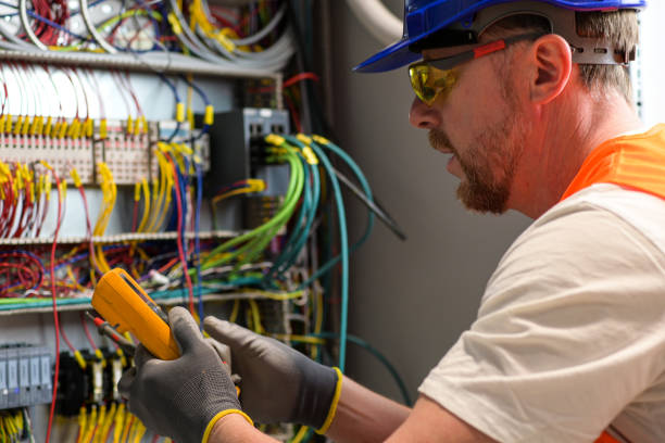 Best Emergency Electrical Repair  in Independence, IA